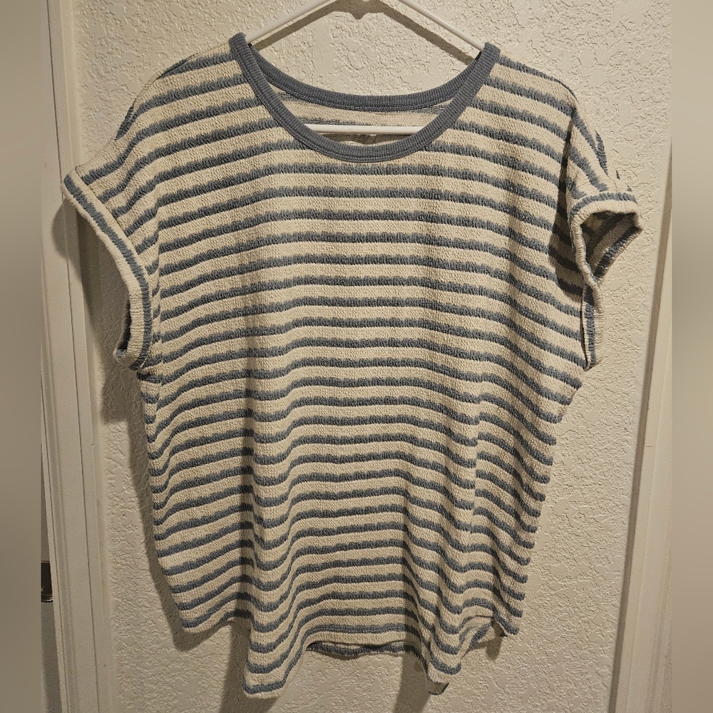 Casual Striped Women's Tee - Cream and Gray